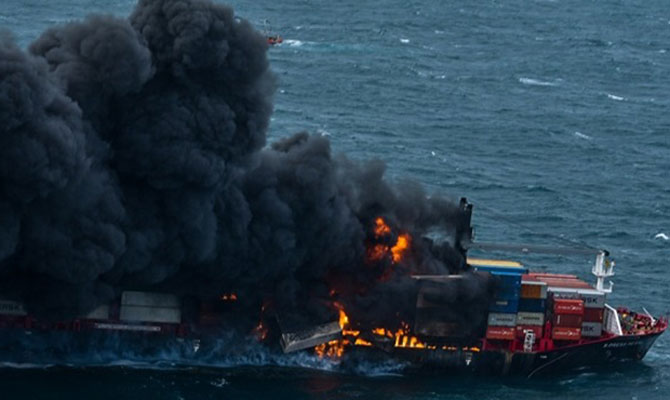Cháy tàu container X-PRESS PEARL ở ngoài khơi cảng Colombo