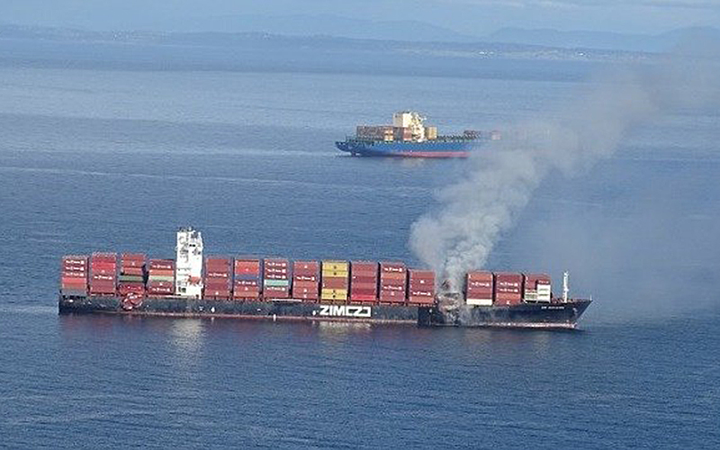 Cháy tàu container ở eo biển Juan de Fuca
