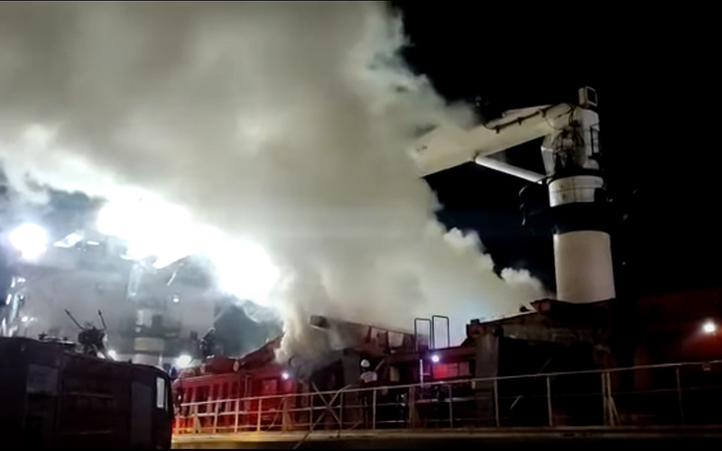 cháy tàu tại cảng Ploce ở Croatia